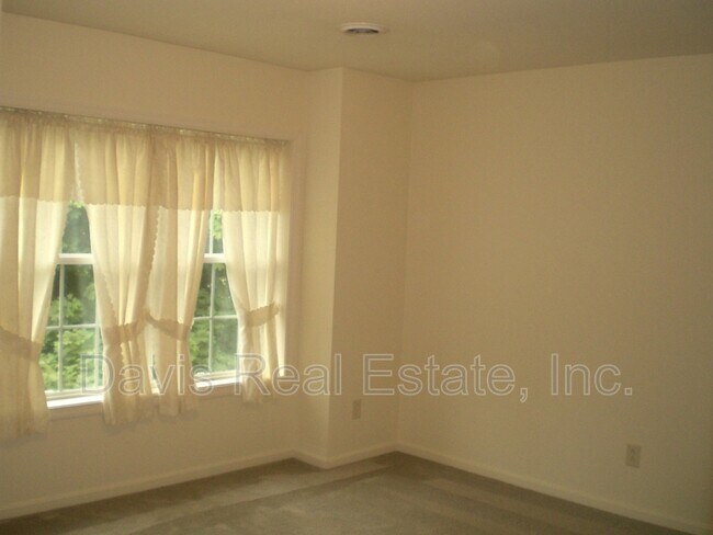 Building Photo - 11 Shiloh Ln