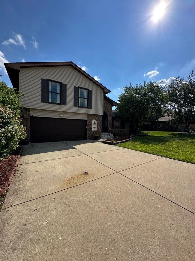 Building Photo - 567 Lorelei Dr
