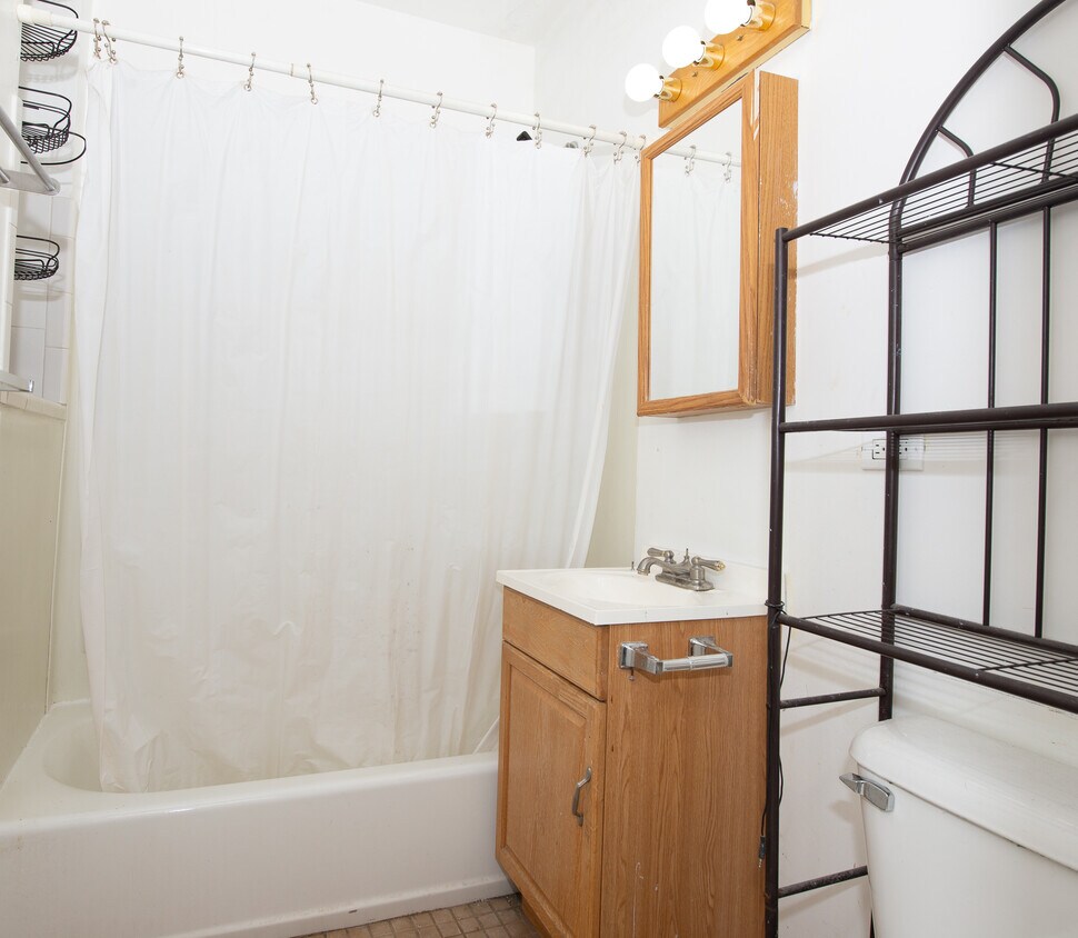 Primary Photo - 2767 N Milwaukee Ave