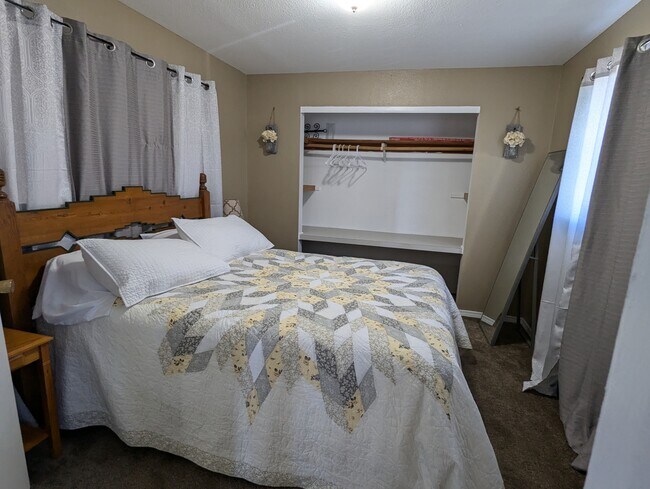 Foto del edificio - 8483 N W Lone Pine Rd