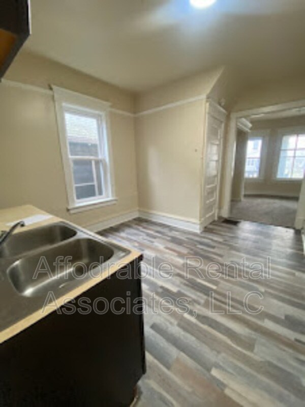 Building Photo - 739 S 24th St