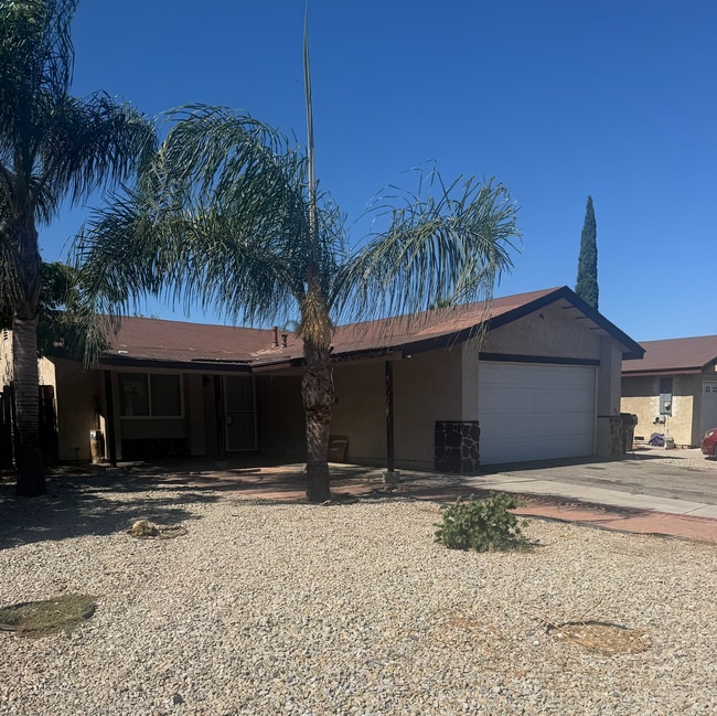 MUST SEE 2 BEDROOM 1 BATH!! MORE PHOTOS ARE COMING SOON.. - MUST SEE 2 BEDROOM 1 BATH!! MORE PHOTOS ARE COMING SOON.. House