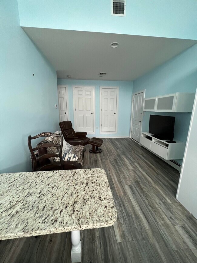 Foto del edificio - 200 Meadow Ln