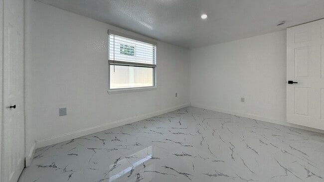 Building Photo - 2712 60th Ave N
