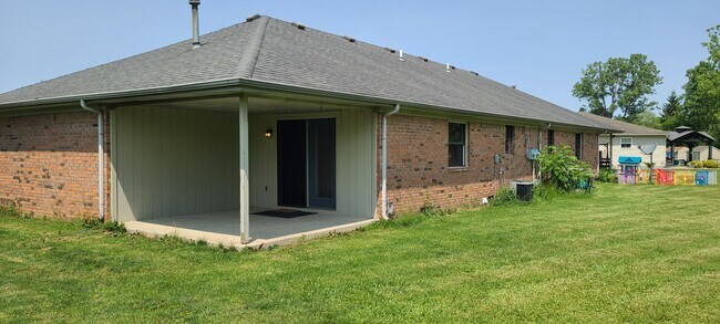Building Photo - 1227 Hacienda Dr