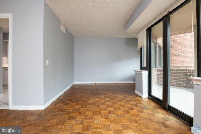 Building Photo - 1015 33rd St NW