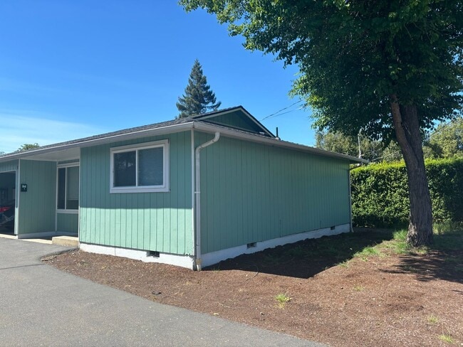 Building Photo - Cute 2 bedroom West Harvard area