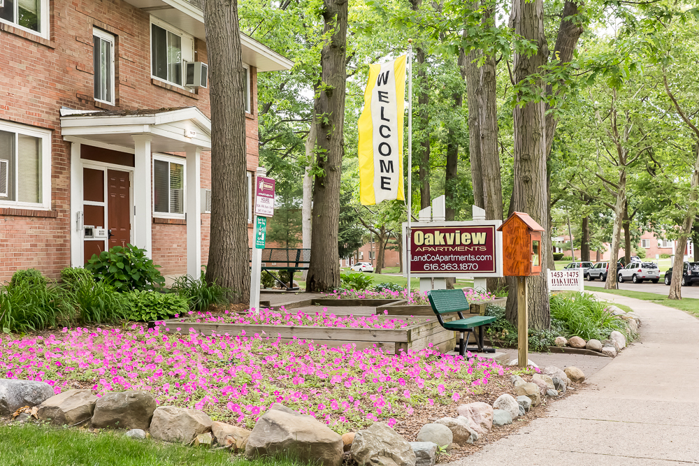 Primary Photo - Oakview Apartments