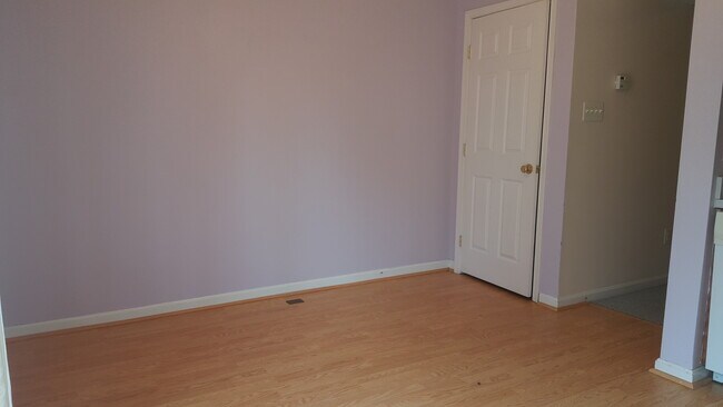 Building Photo - Beautiful 2 Bedroom 2 Full Bathroom Townho...