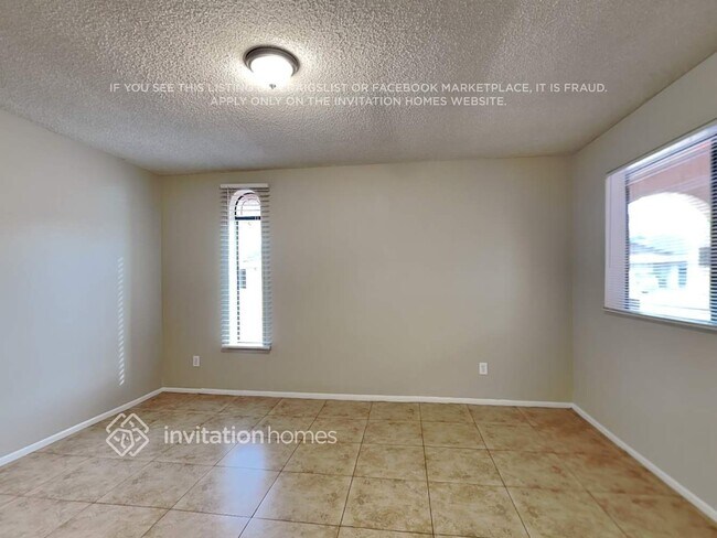 Building Photo - 2802 W Vista Ave