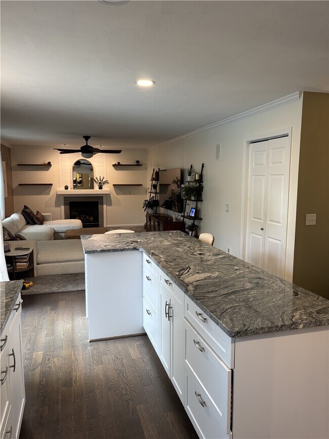 Foto del edificio - 390 Everwild Ln