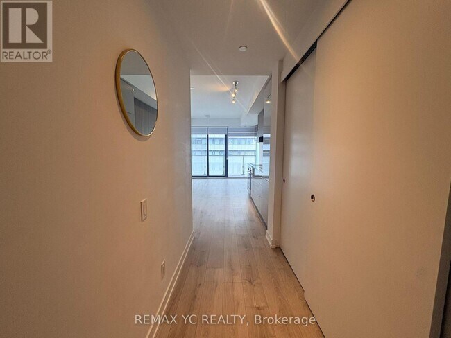 Photo du bâtiment - 161 Roehampton Ave