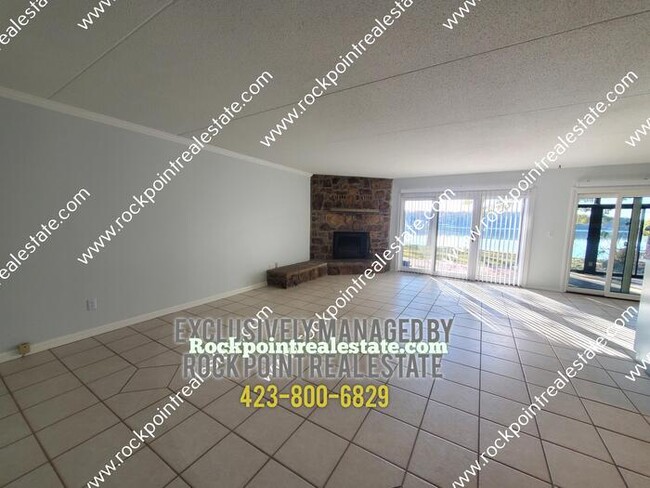 Building Photo - Beautiful Lakefront Condo!!!