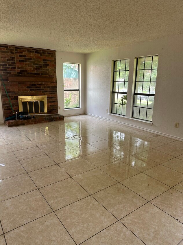 Foto del edificio - 1513 Lavendale Ln