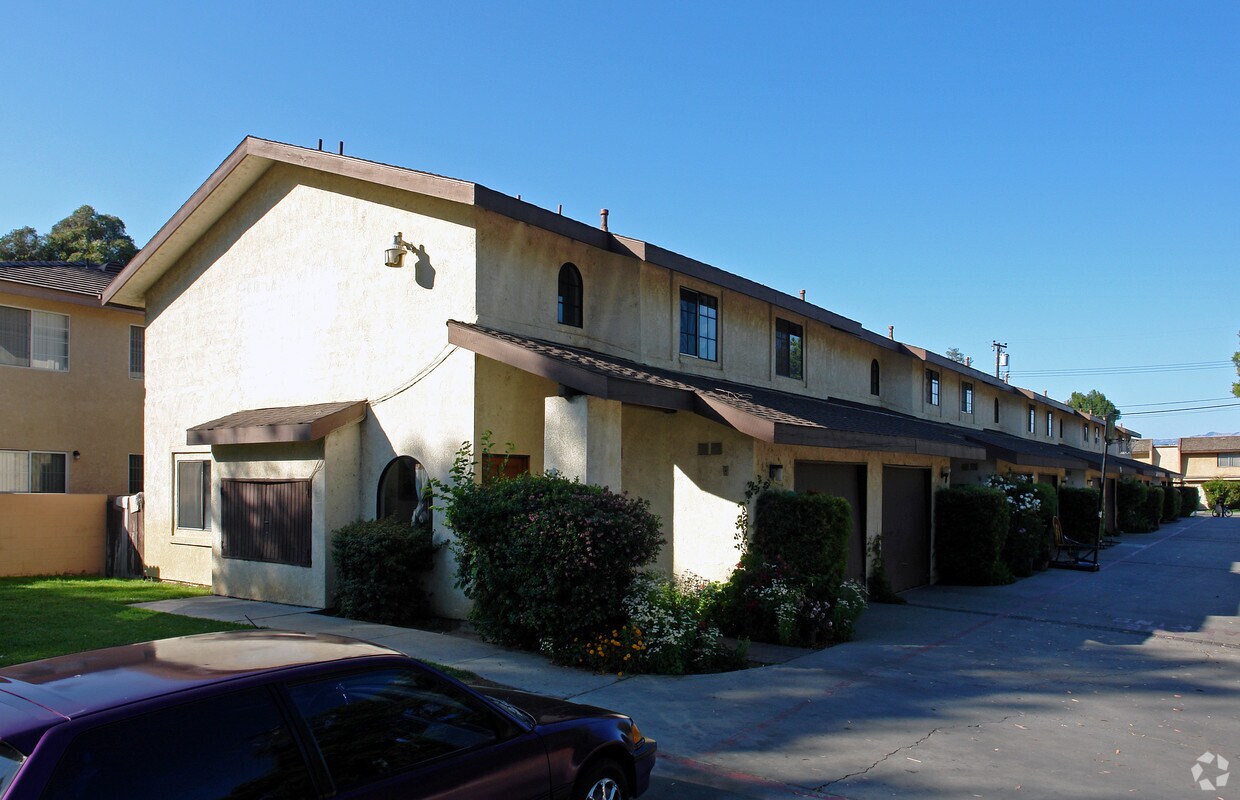 Foto del edificio - 518 Acacia Rd