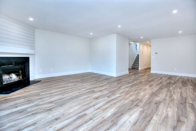 Building Photo - 3 Oakwood Ave
