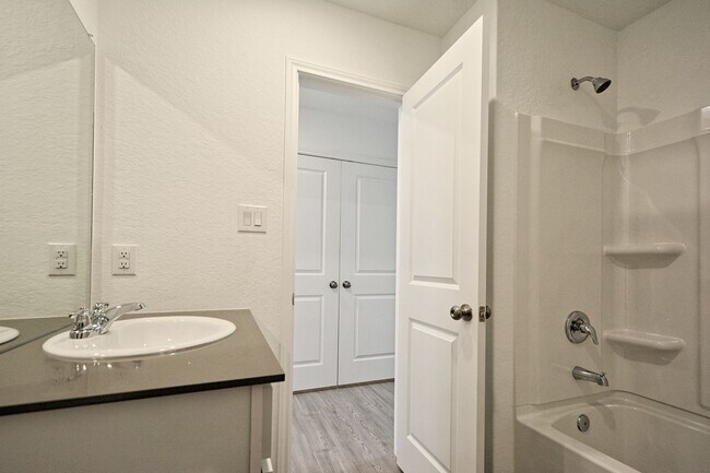 Building Photo - 2410 Broken Arrow