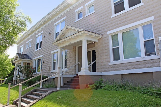 Building Photo - 8007-8015 N Denver Ave