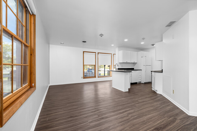 Griffin House - Living Room - Griffin House Apartments