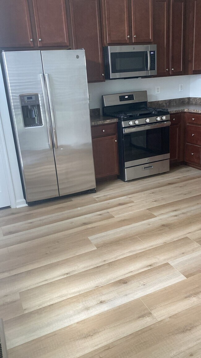 Foto del edificio - 703 River Crest Way