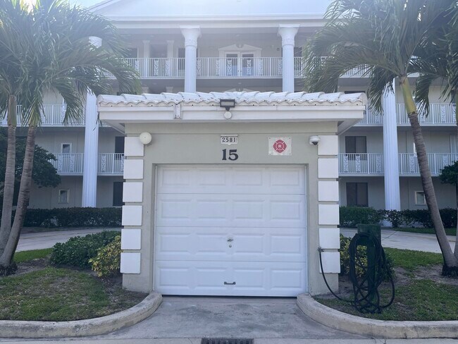Foto del edificio - 2581 Village Blvd