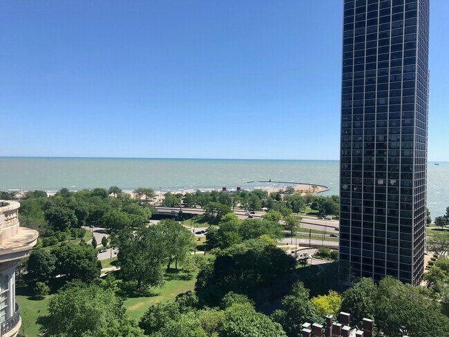 Foto del edificio - 1540 N State Pkwy