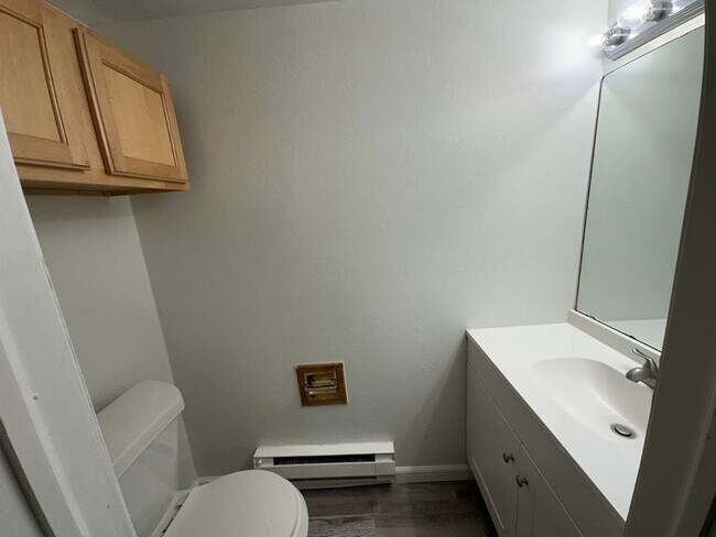 Foto del edificio - Aurora Rental | 3 Bedroom Home w/ Basement, Garage & Fireplace – Near Denver Commute