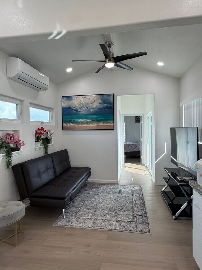 Foto del edificio - Fully Furnished Modern Duplex – 2nd Floor Home with Stunning Pearl Harbor Views, Upper Pearl City