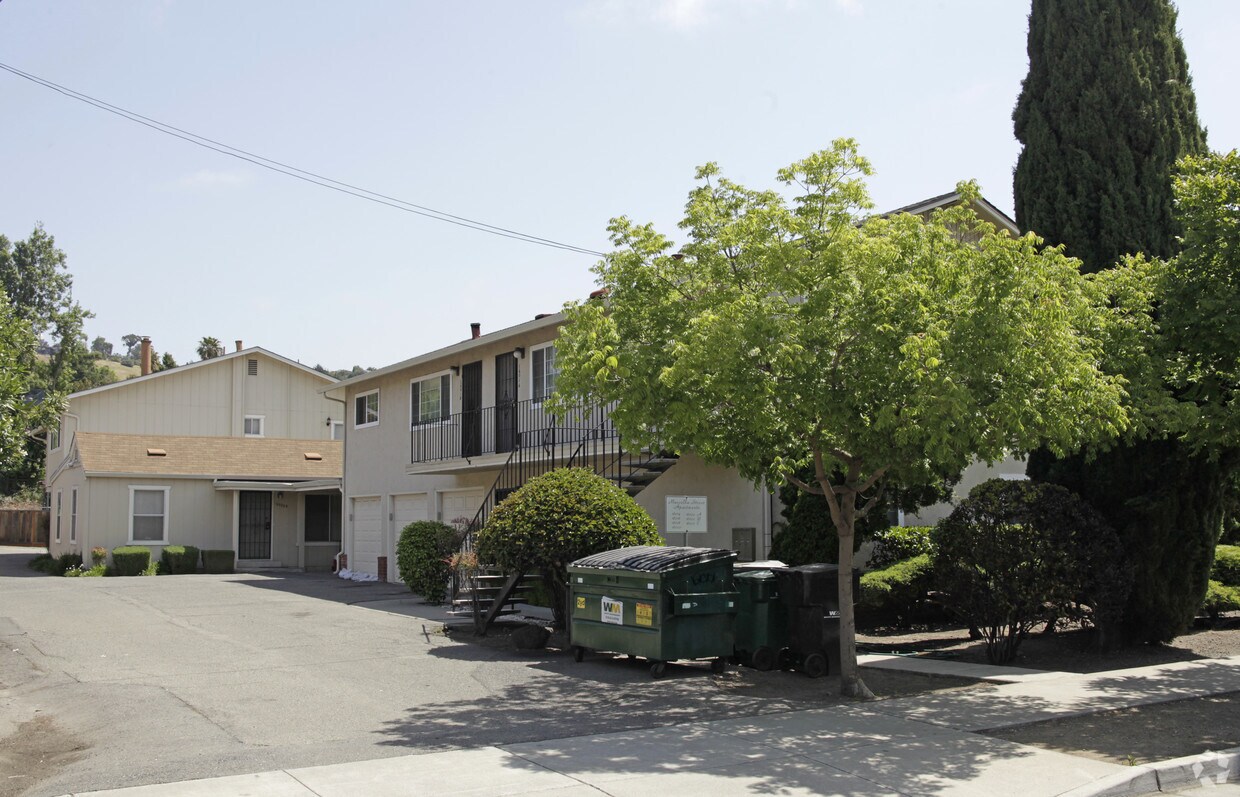 Primary Photo - Marcella Street Apartment