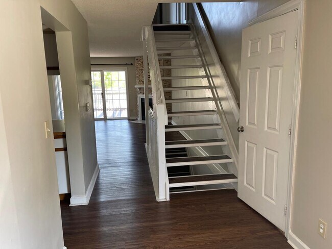 Foto del edificio - 5410 Baneberry Ave