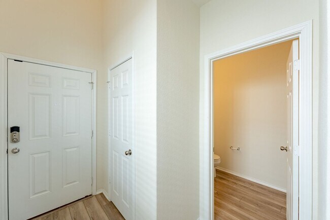 Building Photo - Amazing 3 bed - 2.5 bath home in Manor!