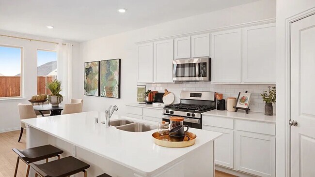 Building Photo - **MOVE IN READY HOME**