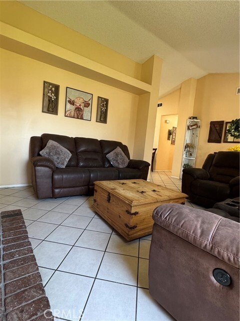 Foto del edificio - 15762 Orchid Ave
