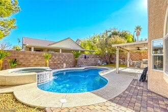 Building Photo - 756 Ezzat St