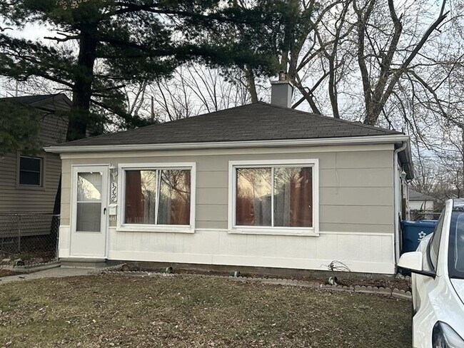 Frente - 32360 Carlisle Pky