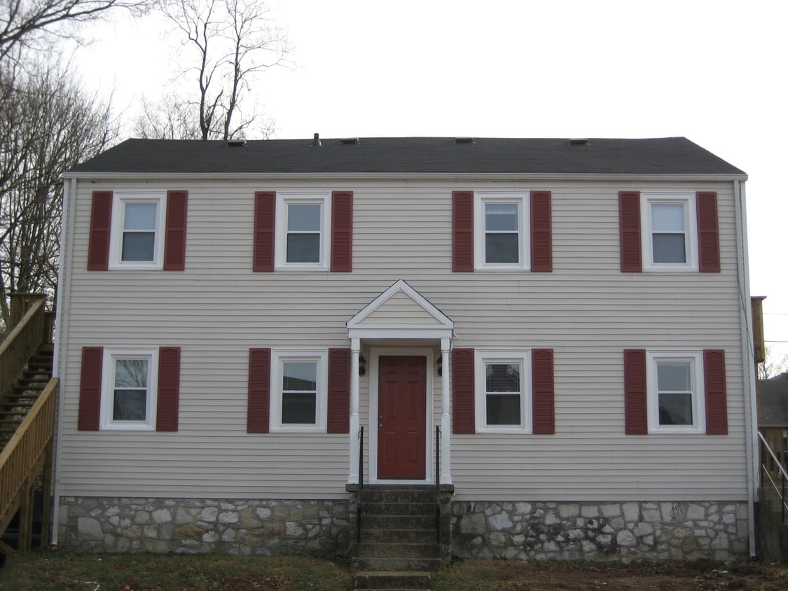 Exterior - 928 Elm St