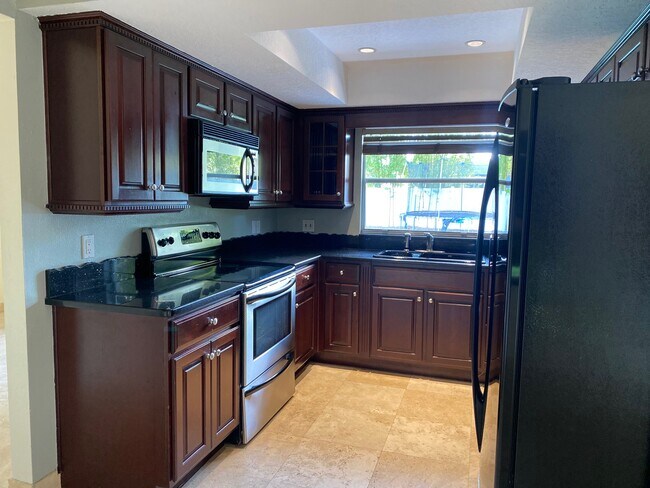 Building Photo - 521 Riviera Dr