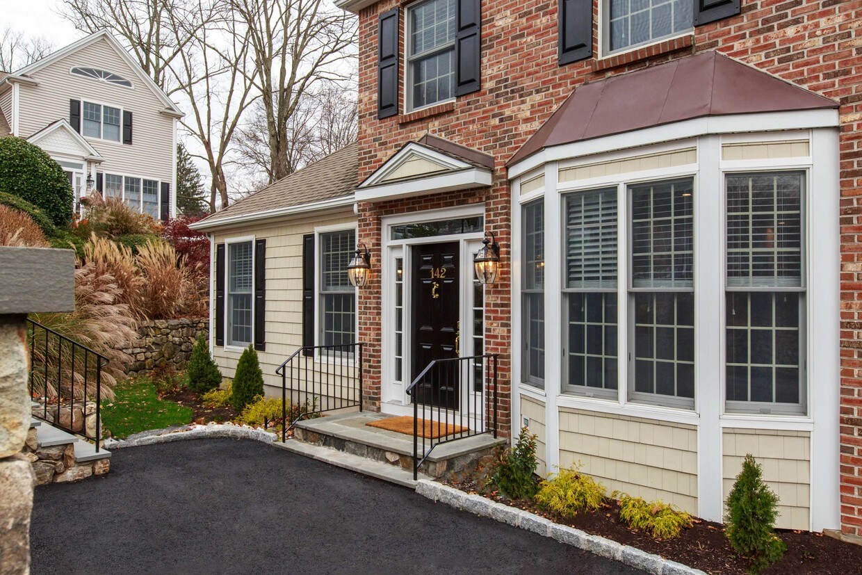 142 Harrison Ave, New Canaan, CT 06840 Condo for Rent in New Canaan, CT