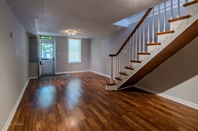 Building Photo - 608 S Milton Ave