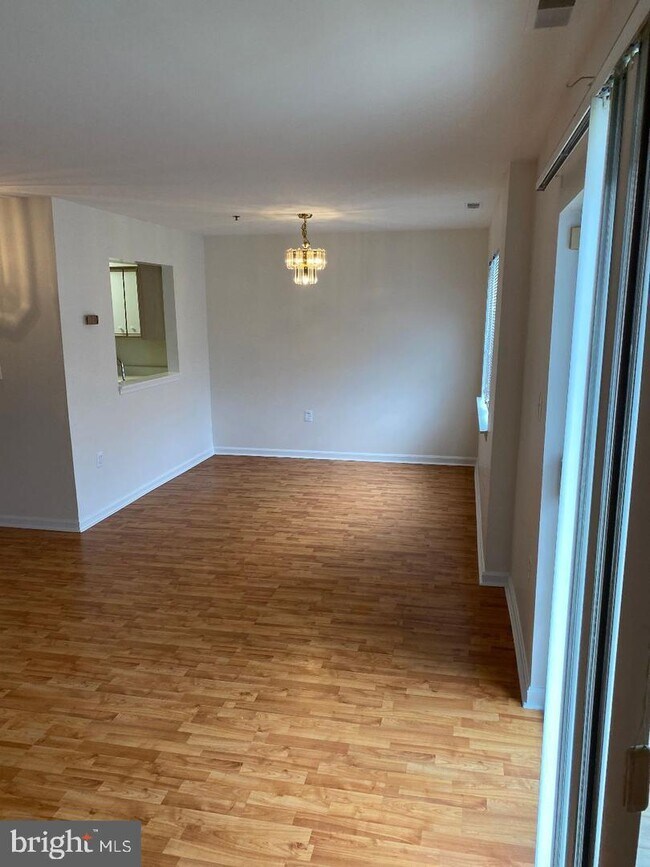 Building Photo - 525 McManus Way