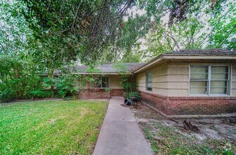 Building Photo - 7018 Alder Dr