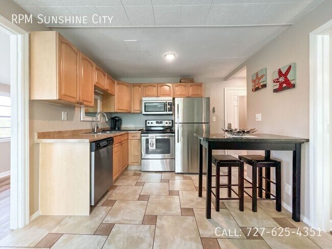 Building Photo - 13535 Boca Ciega Ave