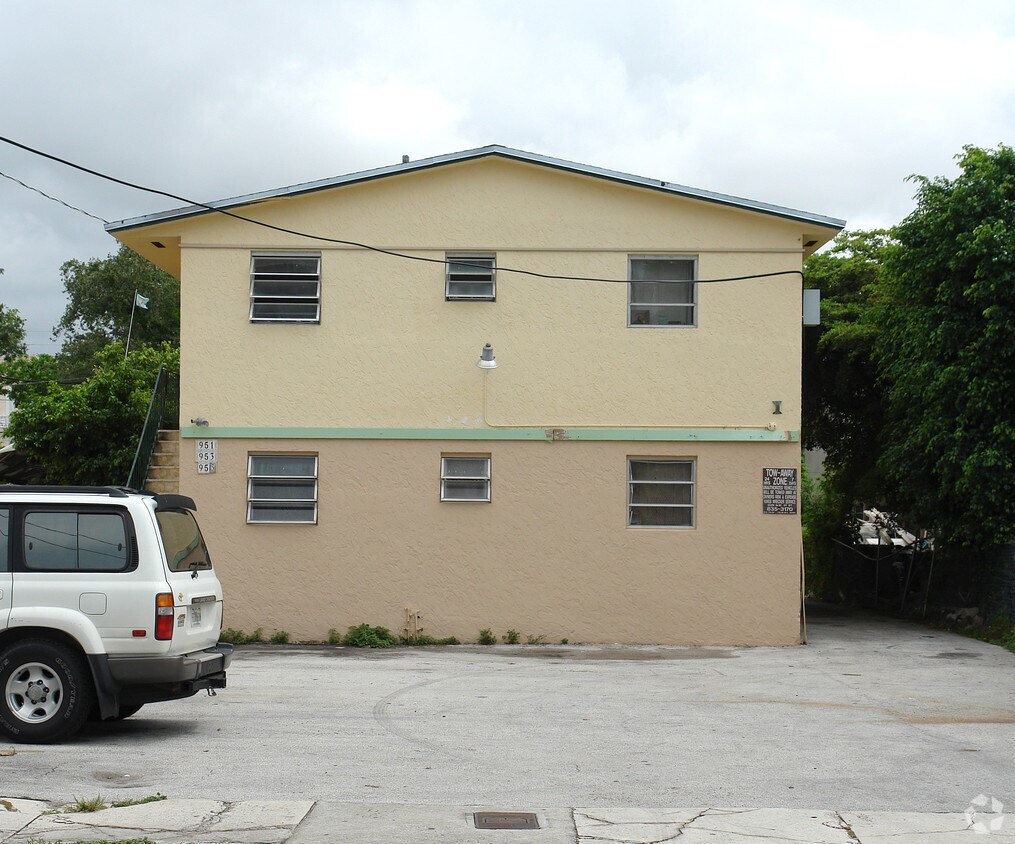 Foto principal - 955 SW 6th St