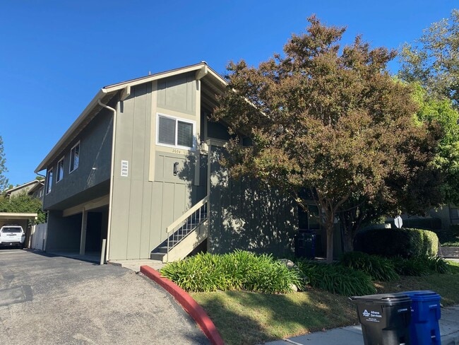 Building Photo - Beautiful upgraded condo in Thousand Oaks!