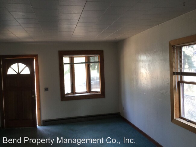 Foto del edificio - 2 br, 1 bath House - 11 NW McKay Ave.