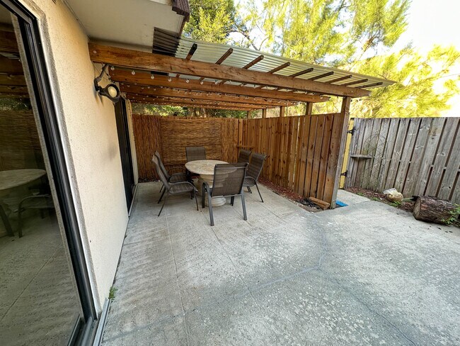 Foto del edificio - 618 6th Ln