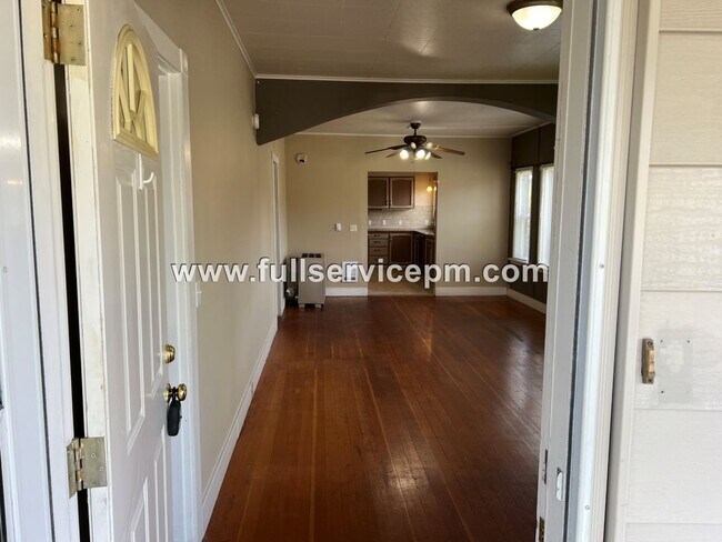 Foto del edificio - Wonderful corner lot home.