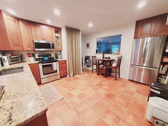 Foto del edificio - 2 br, 1 bath Condo - 1307 Hope St Unit 8