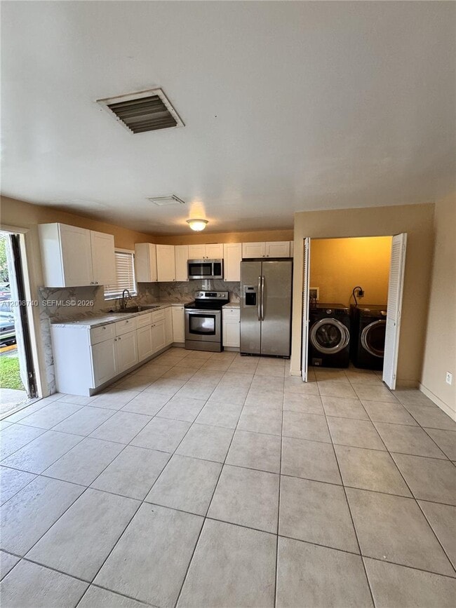 Building Photo - 28150 SW 142nd Ct
