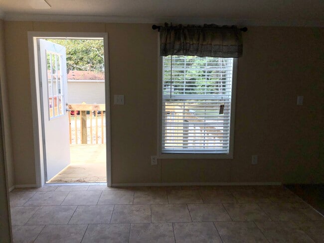 Foto del edificio - 4085 Midway Rd